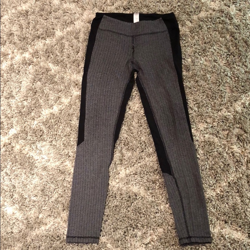 Ivivva black and grey leggings
